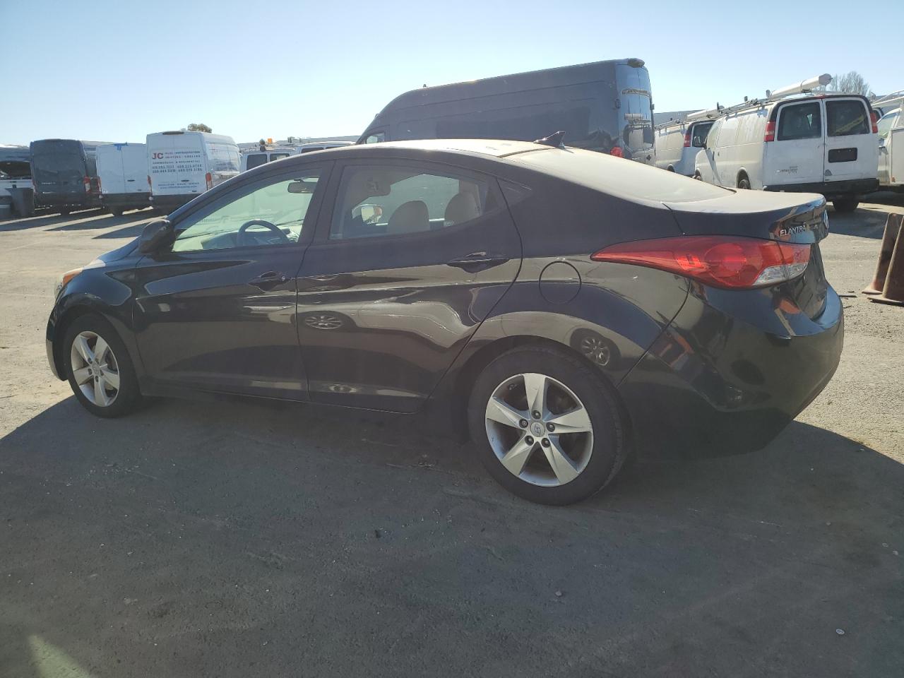 2011 Hyundai Elantra - Image 2