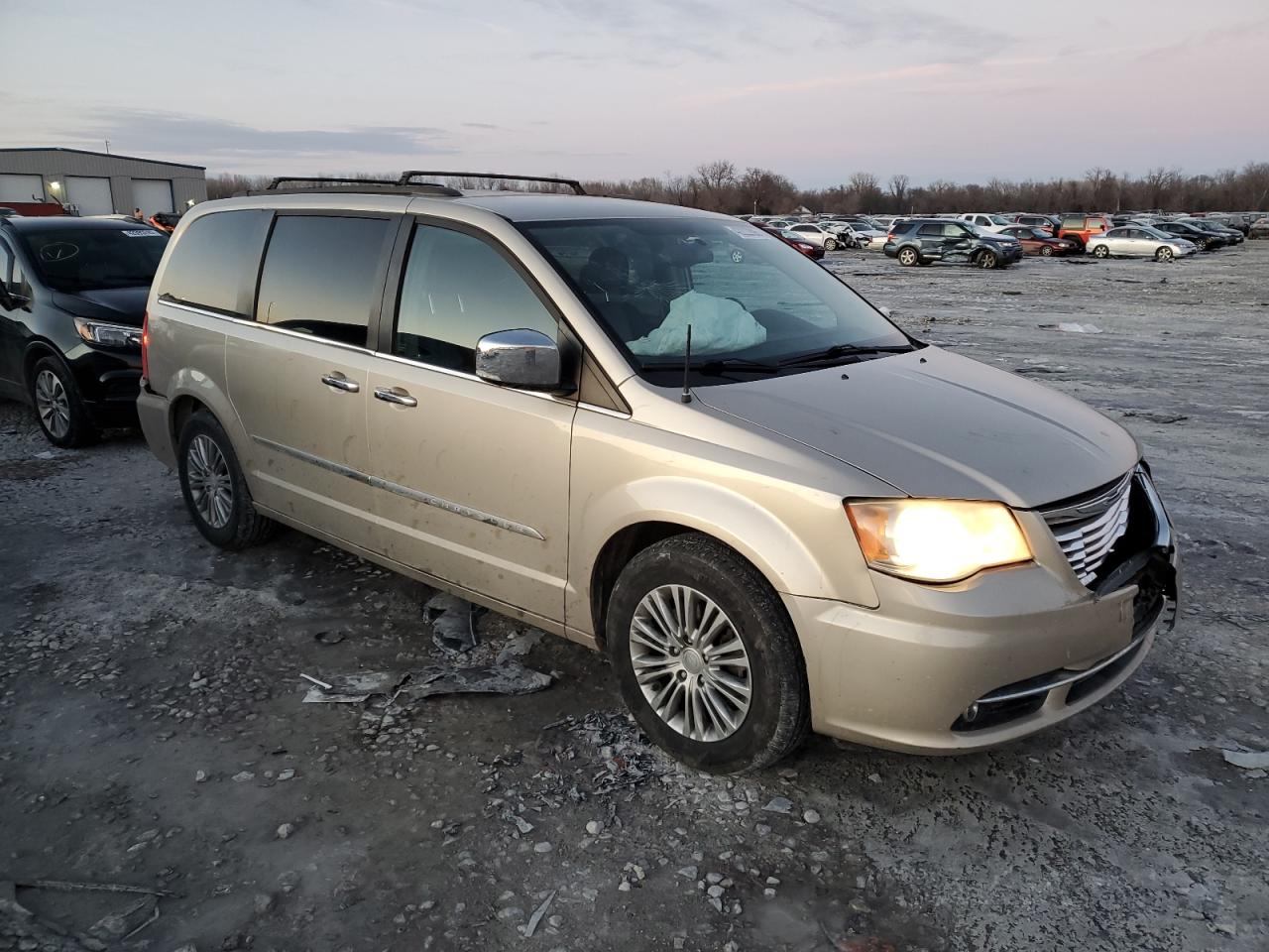 2013 Chrysler Town & Country - Image 4