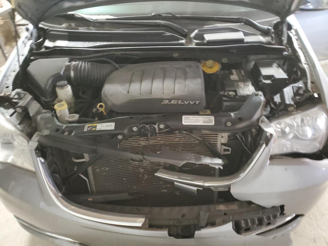 2014 Chrysler Town & Country - Image 12