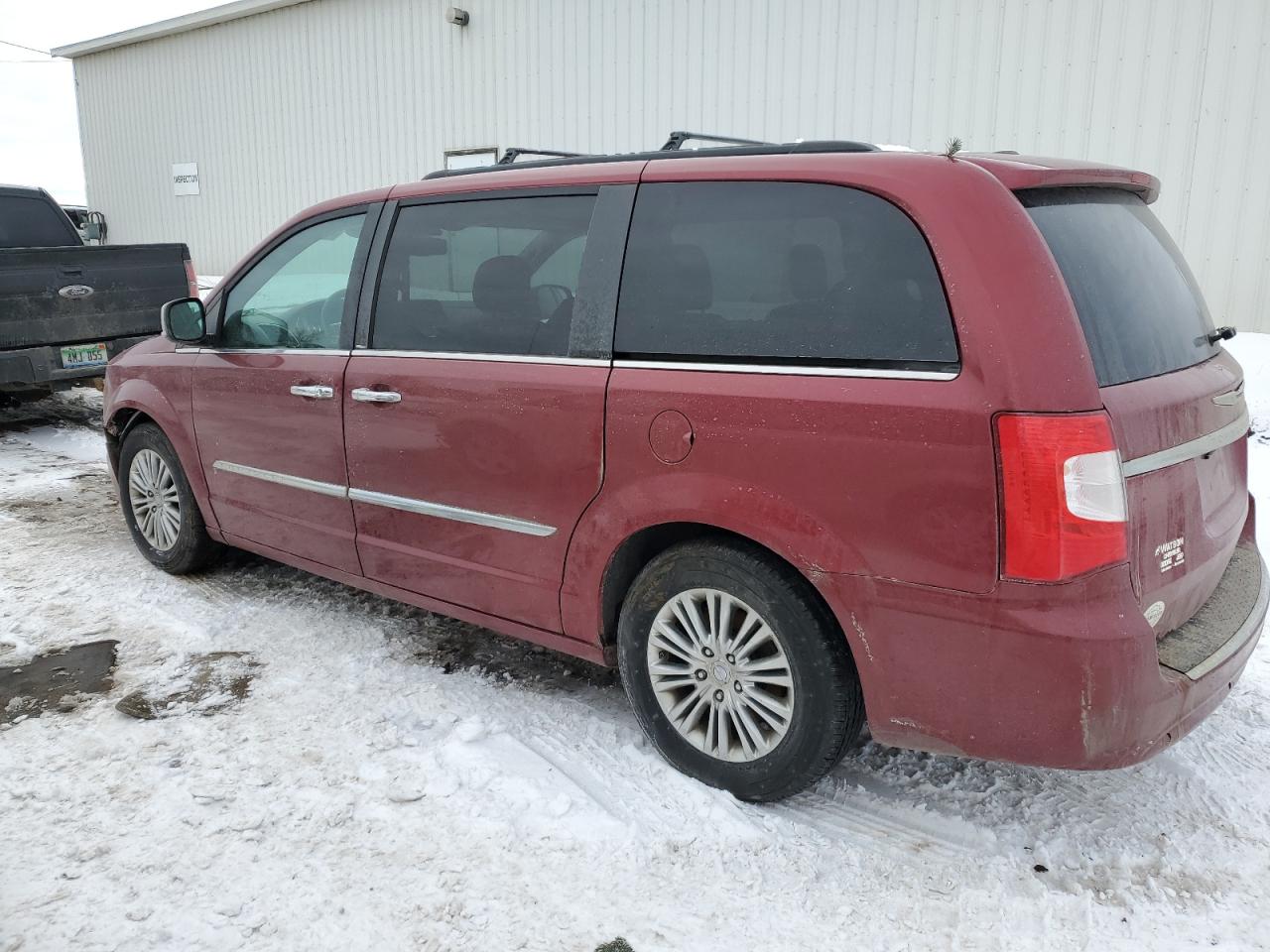 2013 Chrysler Town & Country - Image 2