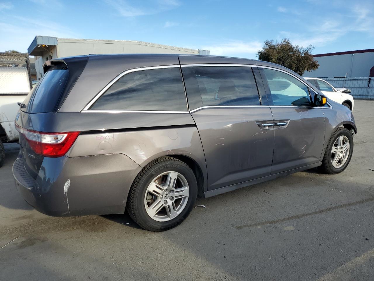 VIN 5FNRL5H99DB080291 2013 HONDA ODYSSEY no.3