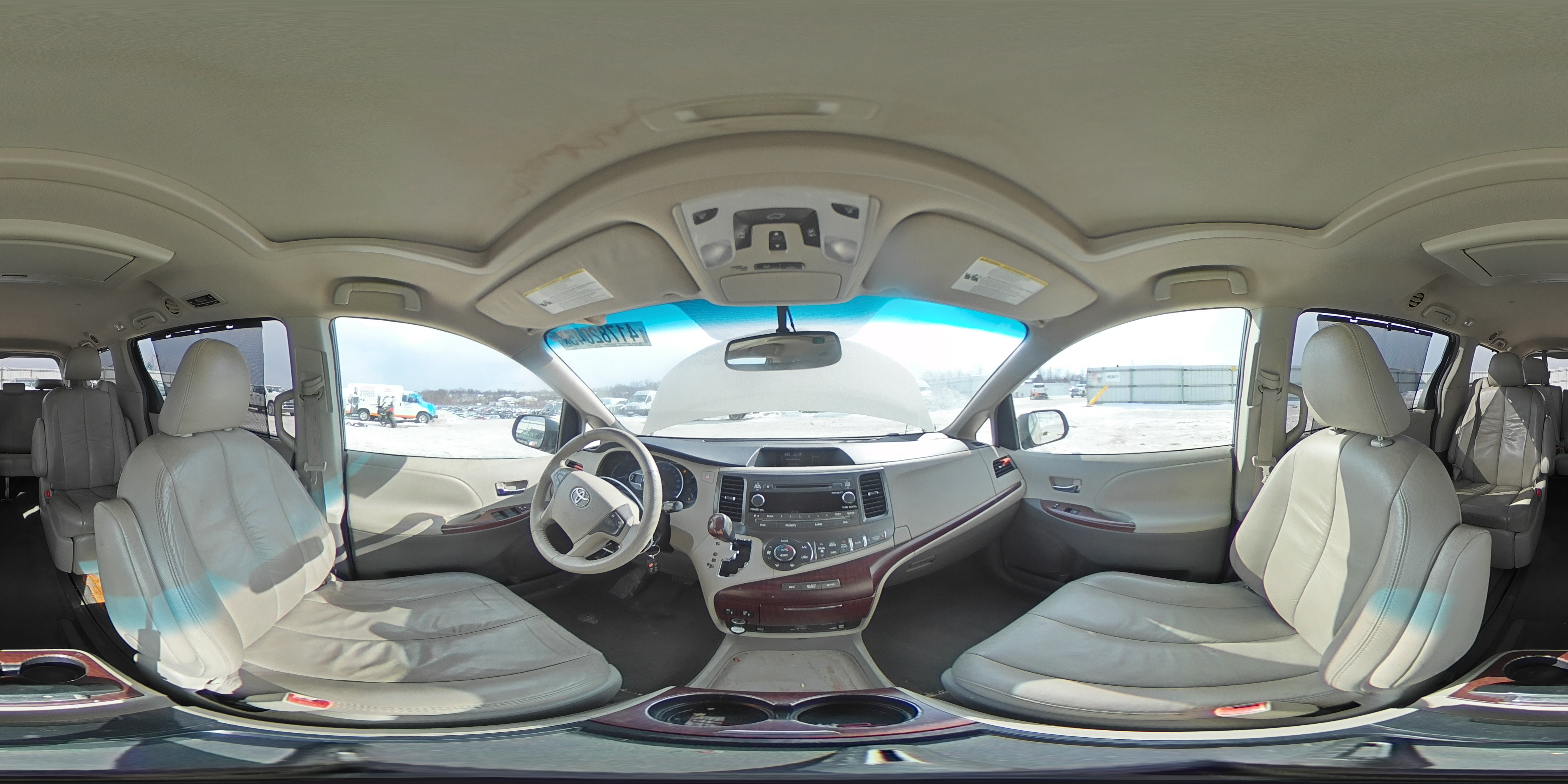 2011 Toyota Sienna - Image 13