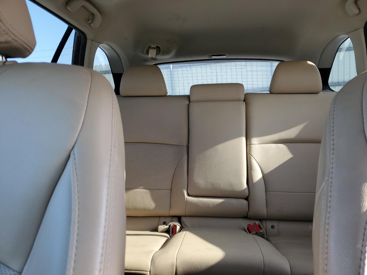 2015 Subaru Outback - Image 10