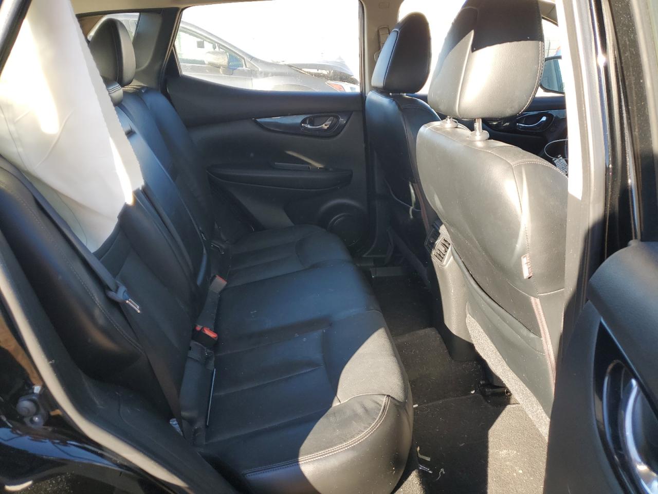 2018 Nissan Rogue - Image 11