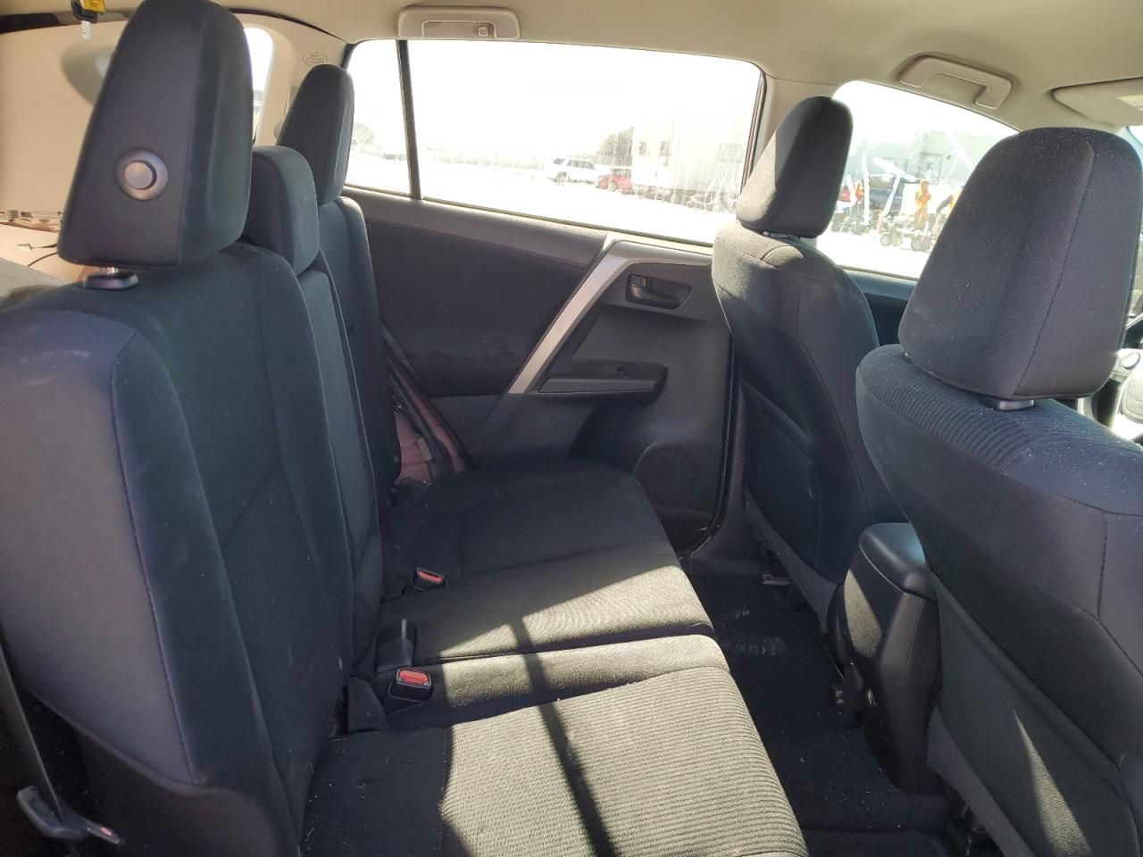 2018 Toyota RAV 4 - Image 11