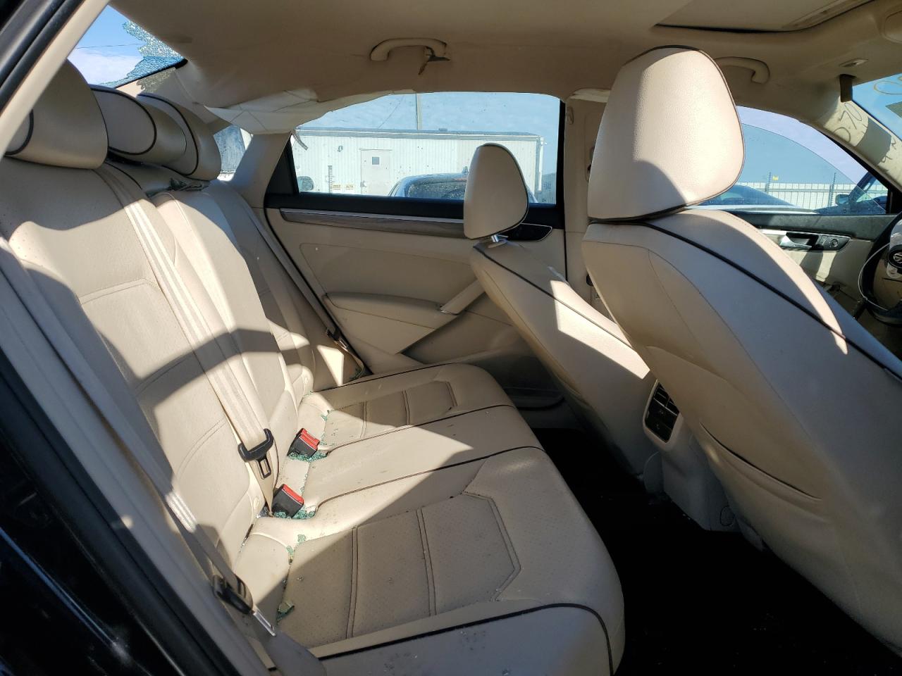 2016 Volkswagen Passat - Image 11