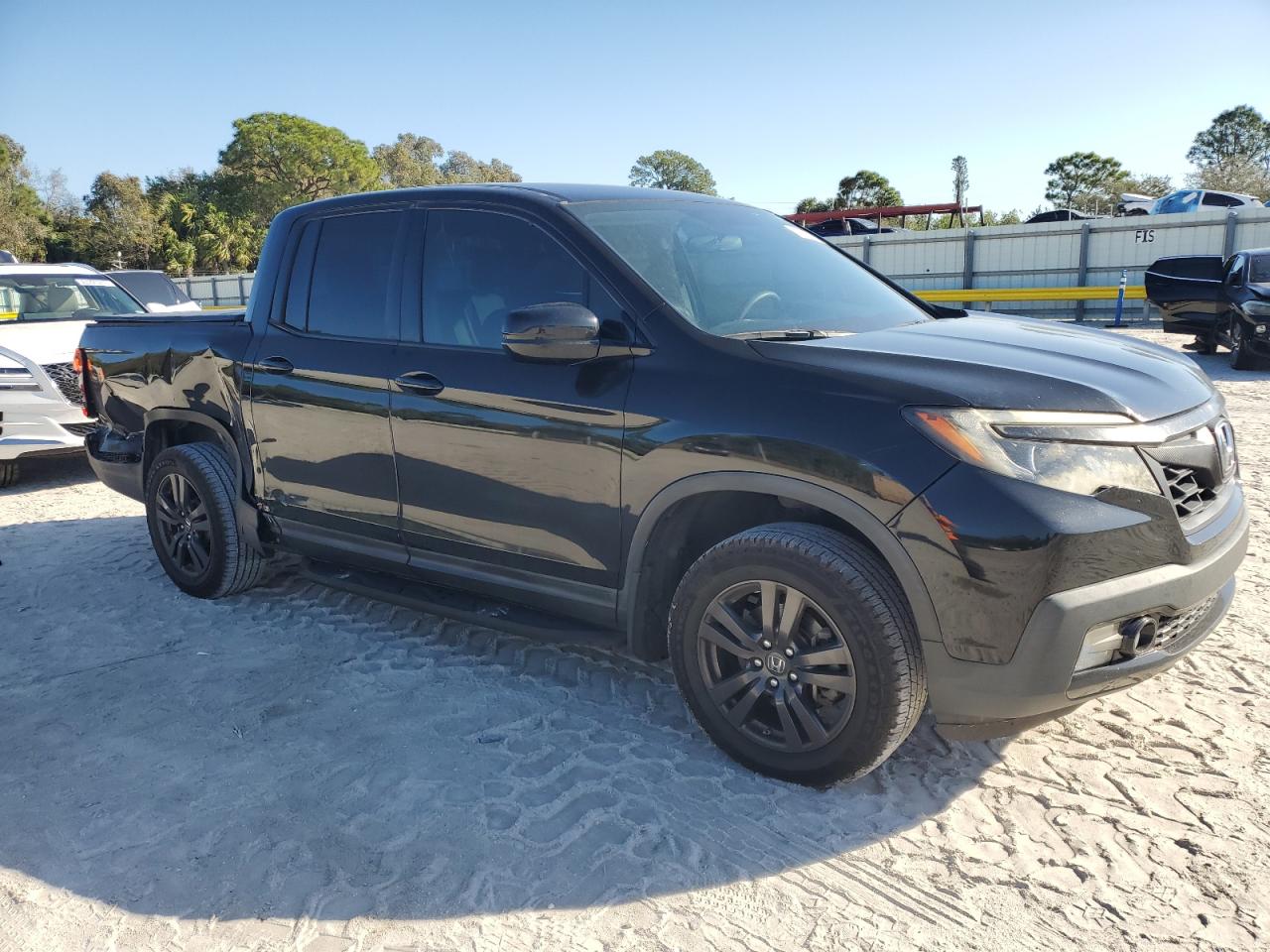 2017 Honda Ridgeline - Image 4