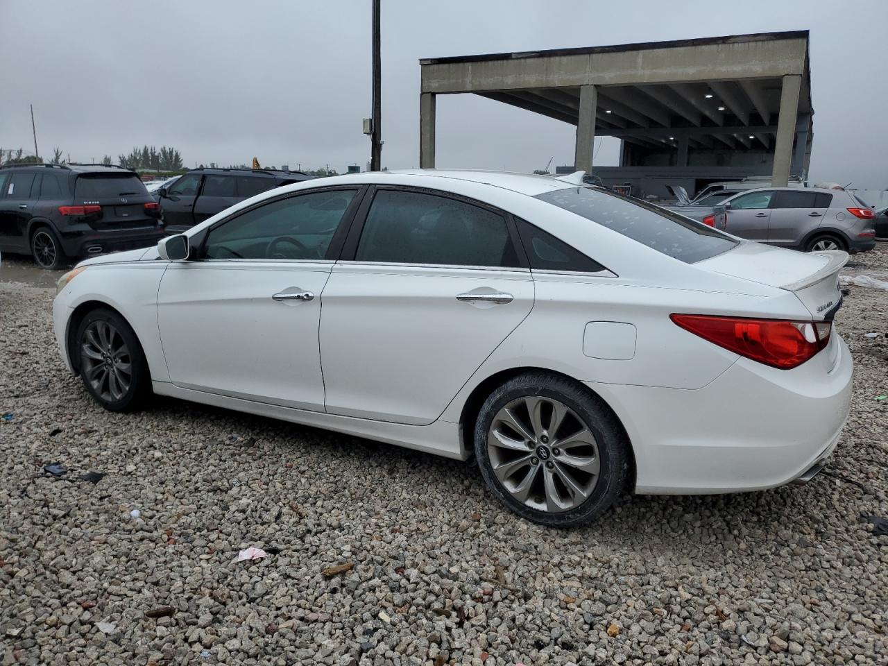 2011 Hyundai Sonata - Image 2