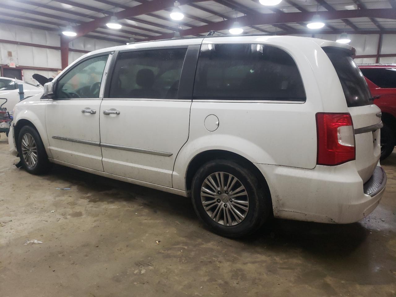 2014 Chrysler Town & Country - Image 2