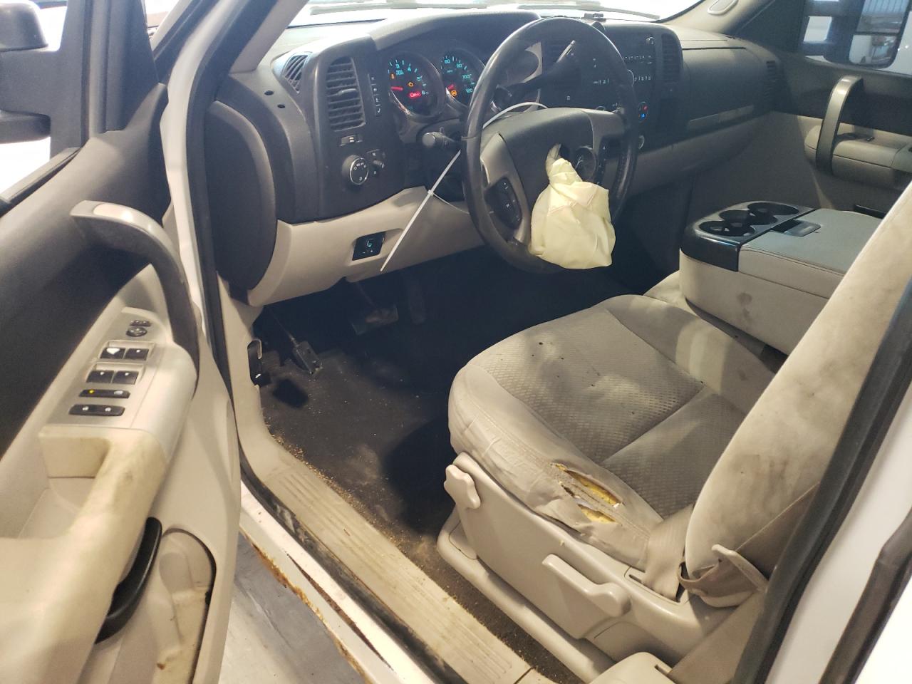 2007 Chevrolet Silverado - Image 8