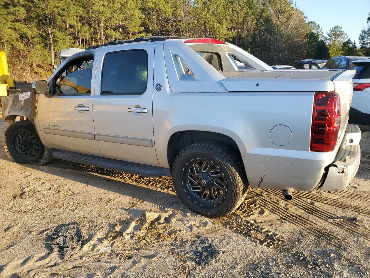 2013 Chevrolet Avalanche - Image 2