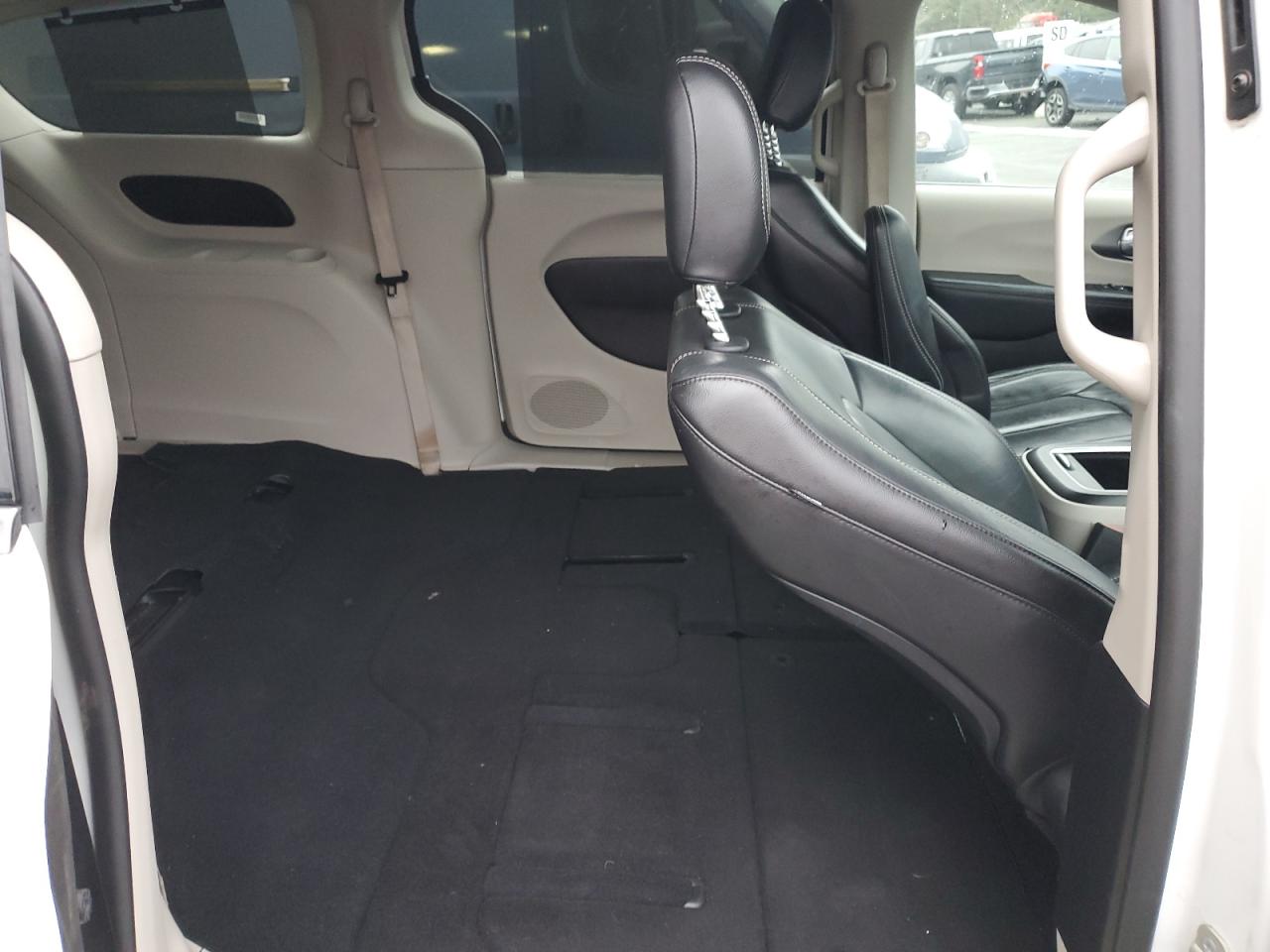 2022 Chrysler Pacifica - Image 11