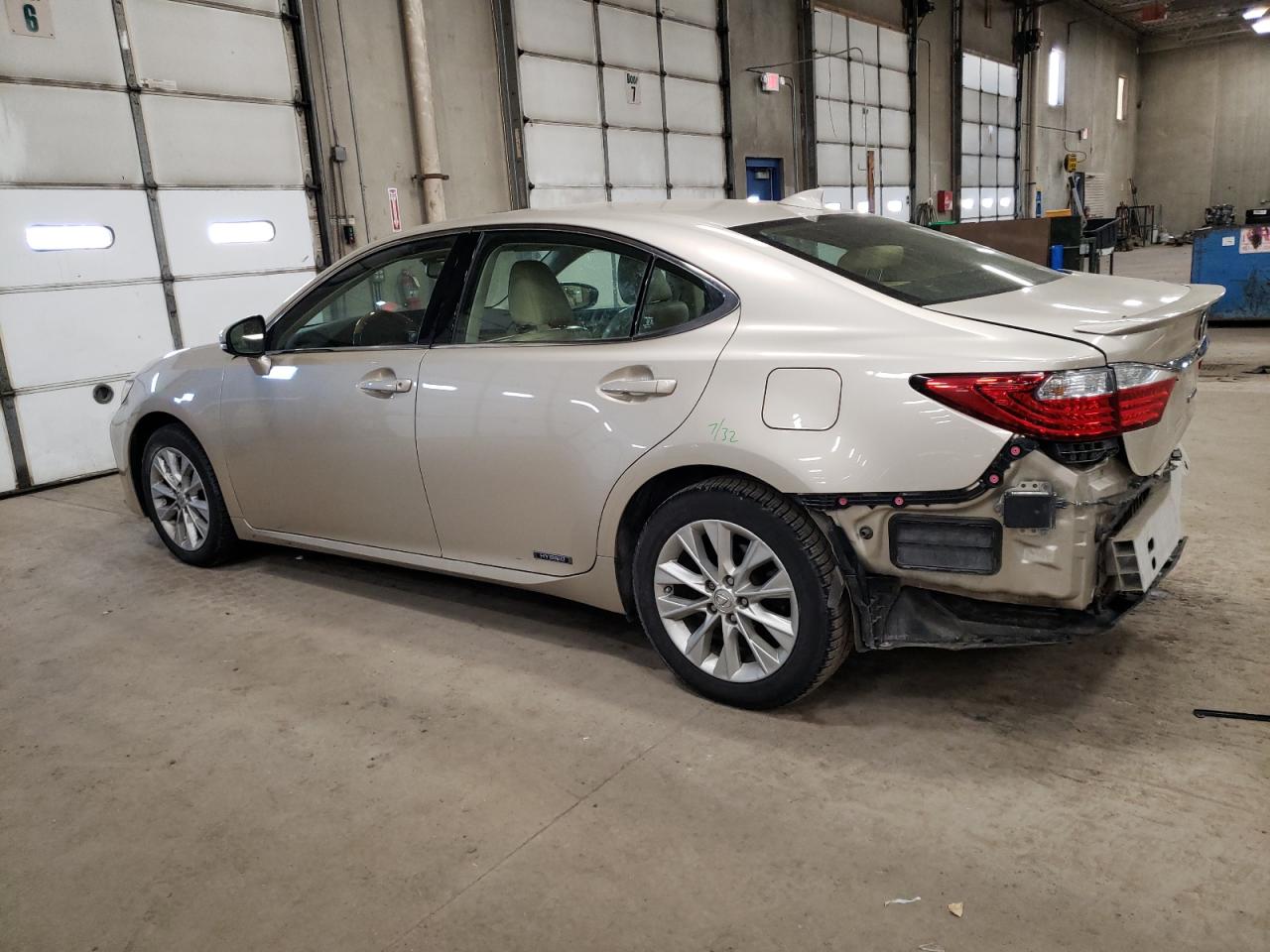 2015 Lexus ES - Image 2