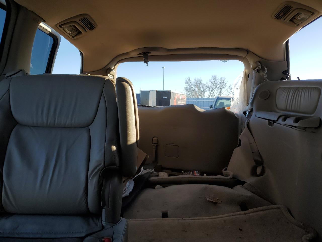 2004 Toyota Sienna - Image 10