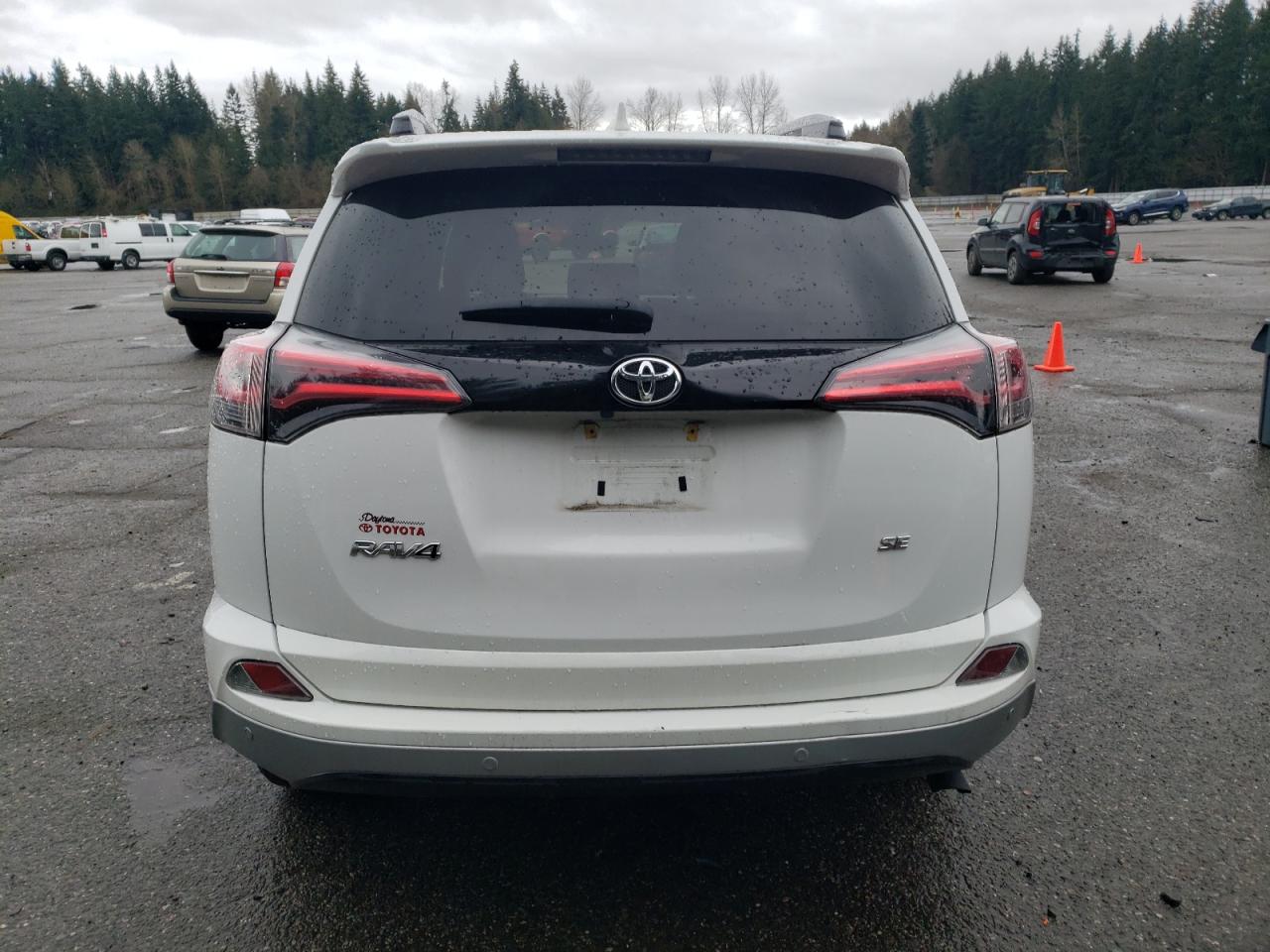 2017 Toyota RAV 4 - Image 6