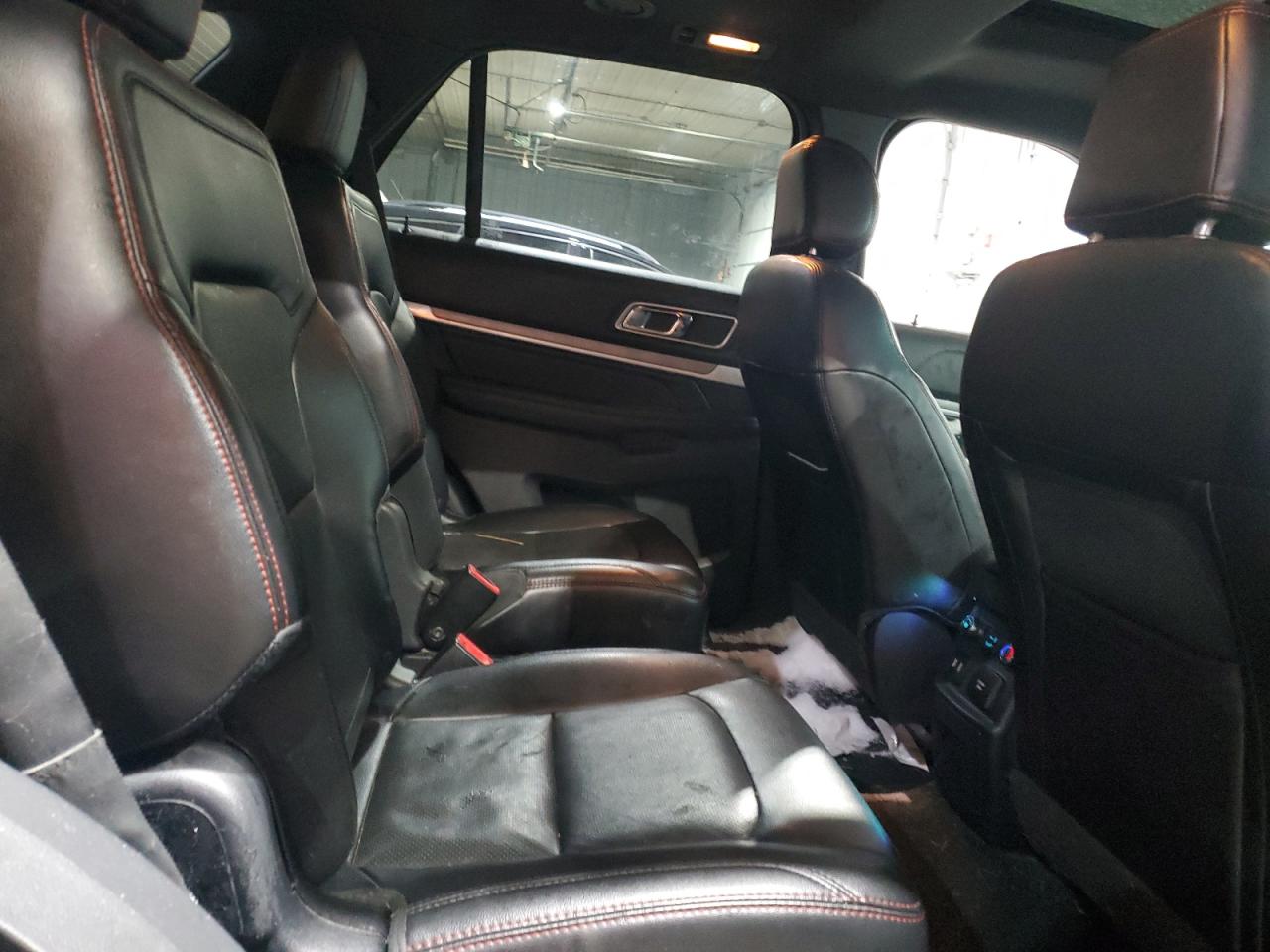 2016 Ford Explorer - Image 11