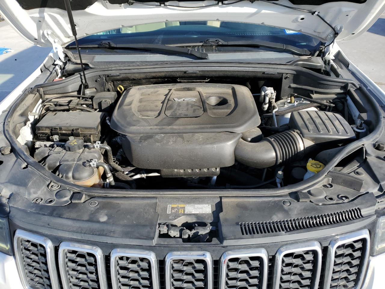 2018 Jeep Grand Cherokee - Image 11