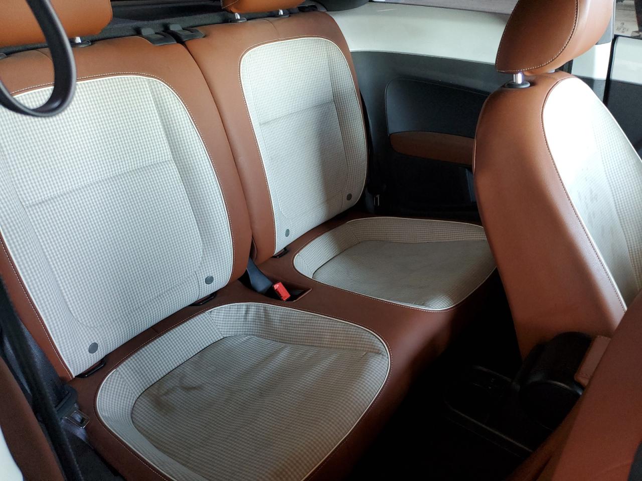 2015 Volkswagen Beetle - Image 11
