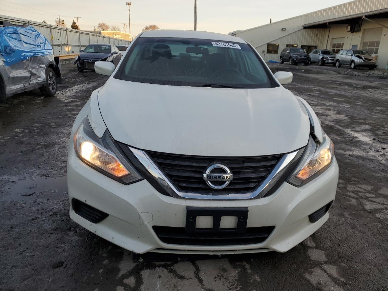 2017 Nissan Altima - Image 5