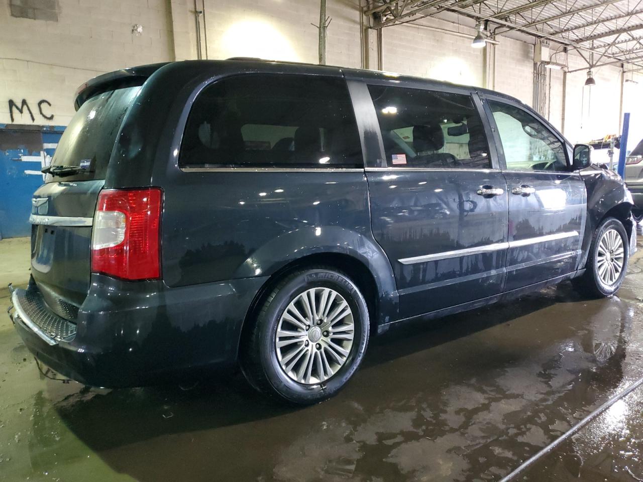 2014 Chrysler Town & Country - Image 3
