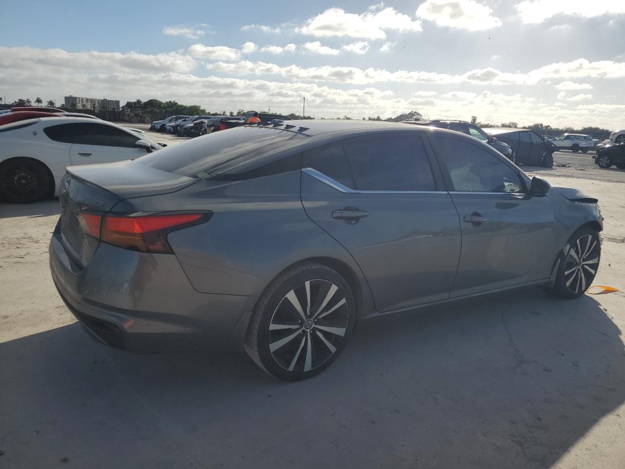 2020 Nissan Altima - Image 3