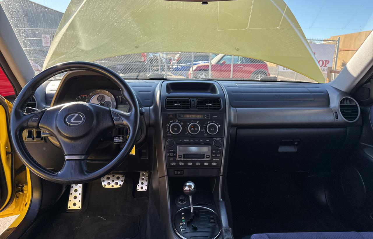 2001 Lexus IS - Image 9