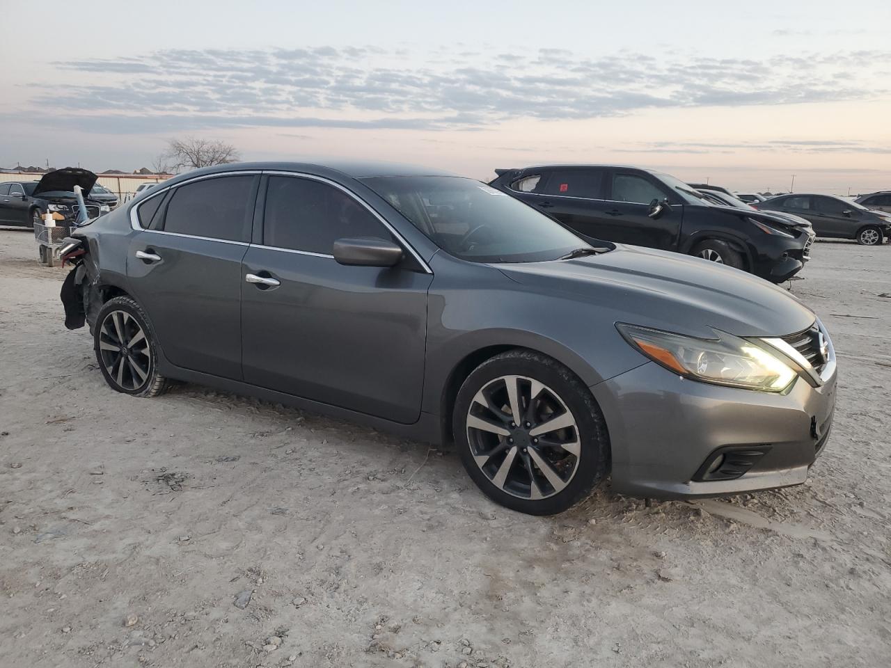 2017 Nissan Altima - Image 4