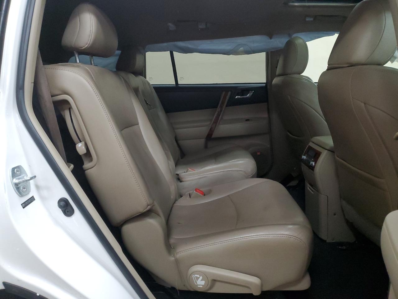 2012 Toyota Highlander - Image 11