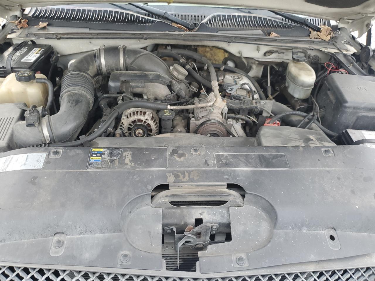 2004 Chevrolet Silverado - Image 13