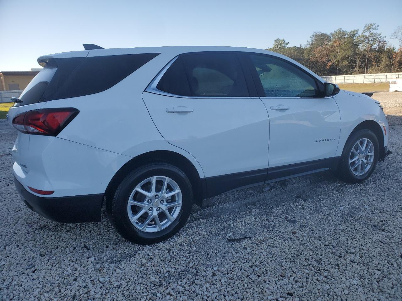 2023 Chevrolet Equinox - Image 3