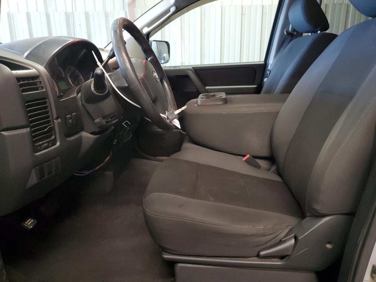 2010 Nissan Titan - Image 7