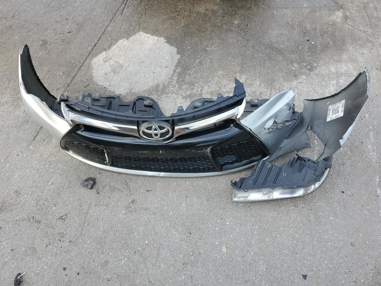 2015 Toyota Camry - Image 12