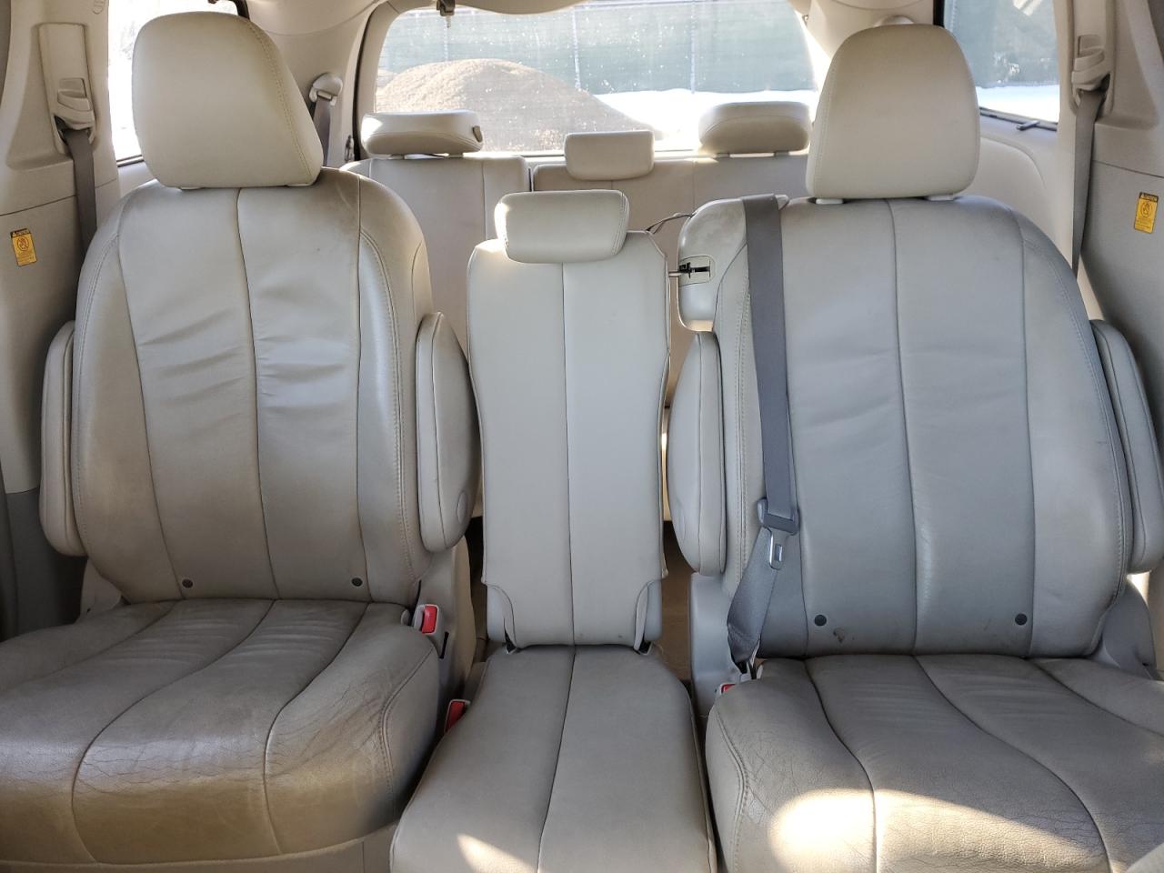 2012 Toyota Sienna - Image 10