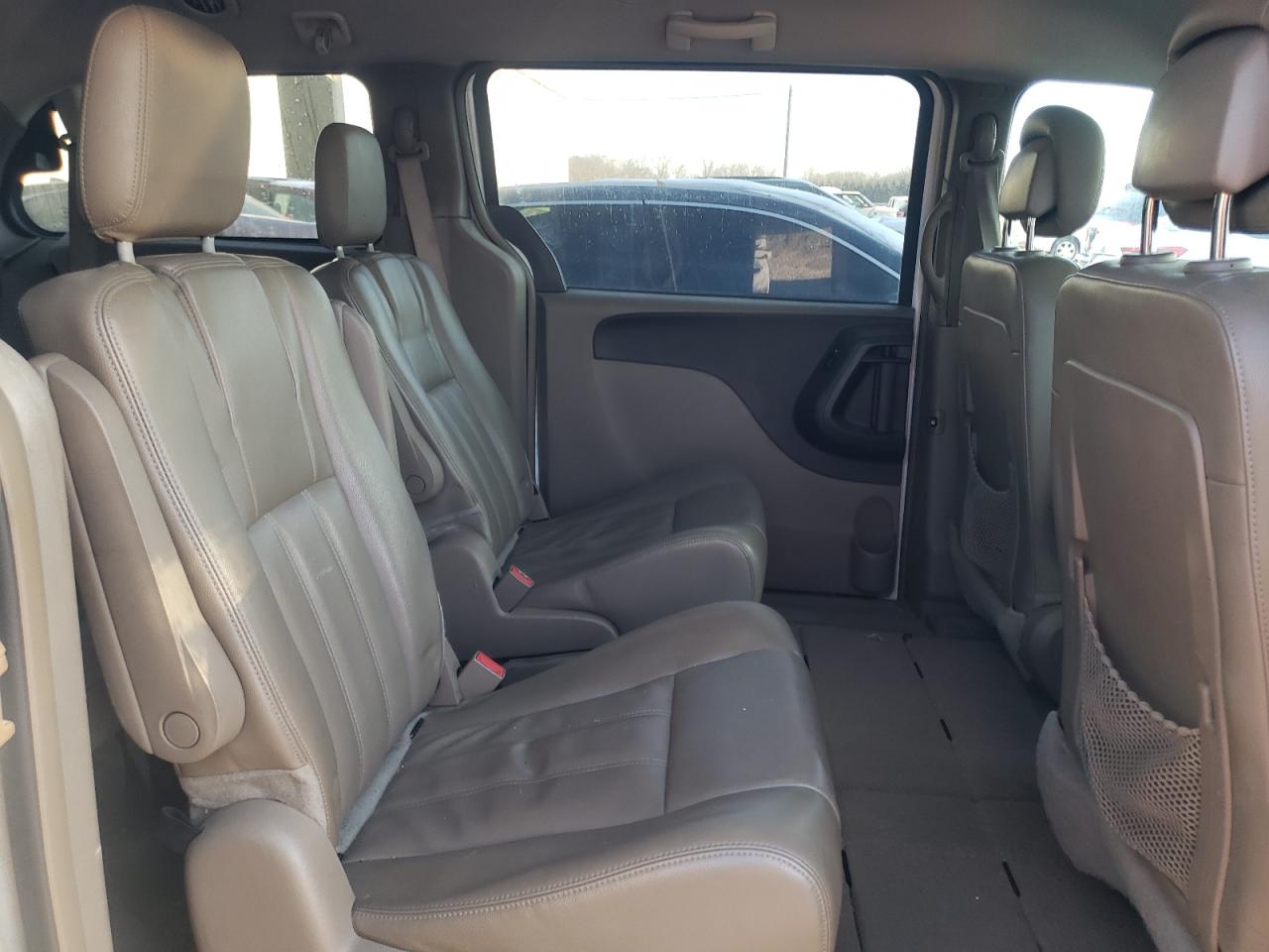 2014 Chrysler Town & Country - Image 11