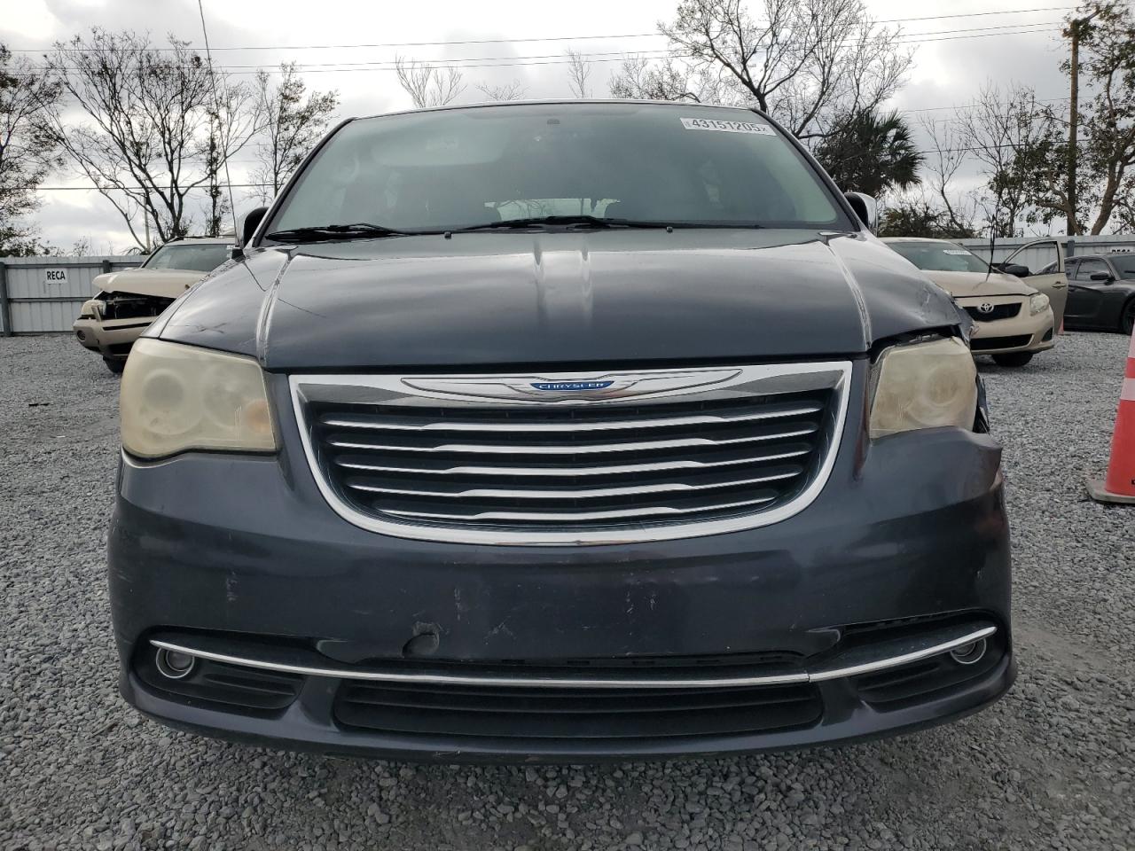 2013 Chrysler Town & Country - Image 5