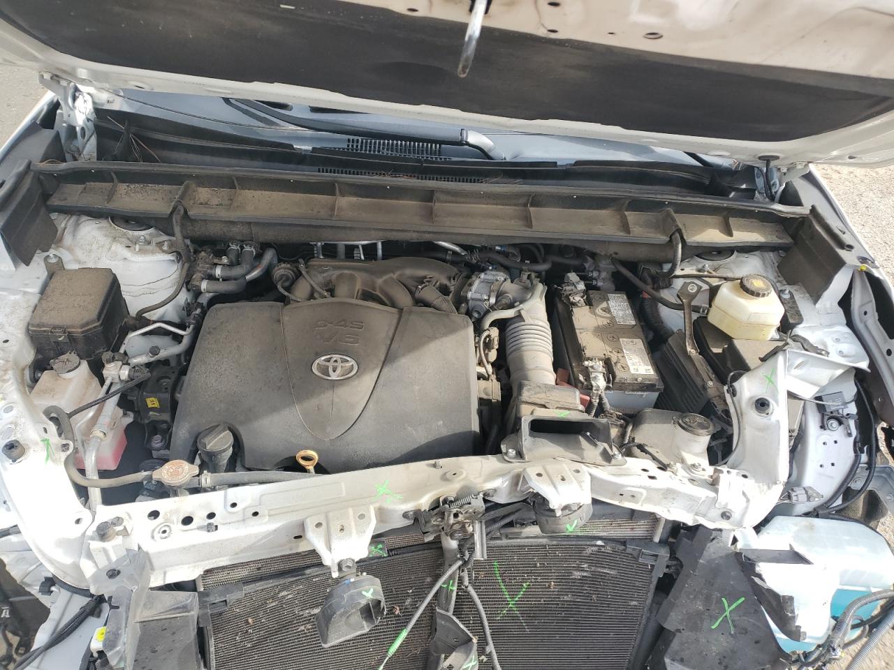 2021 Toyota Highlander - Image 12