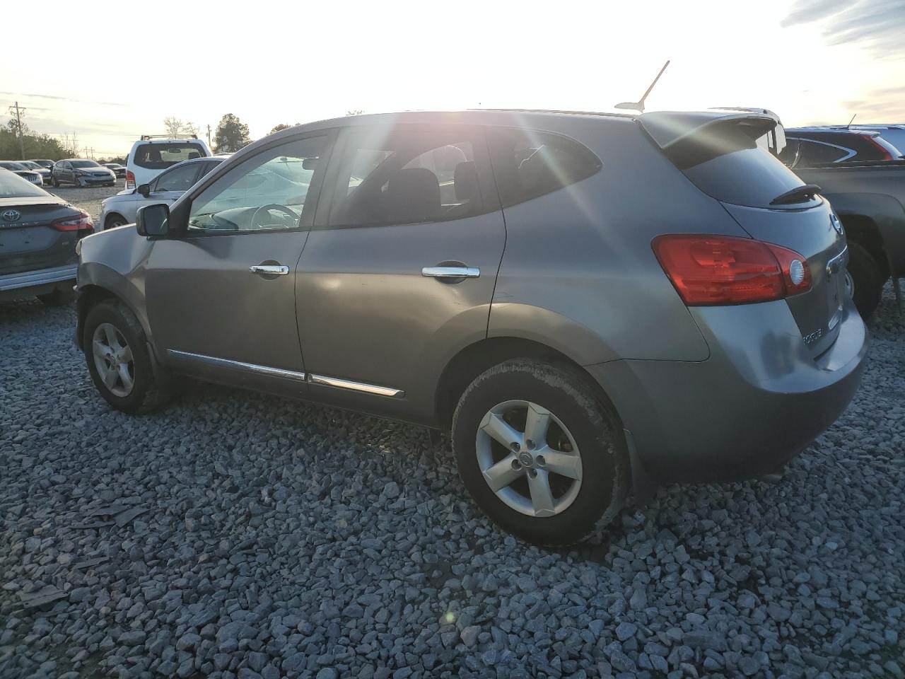 2013 Nissan Rogue - Image 2