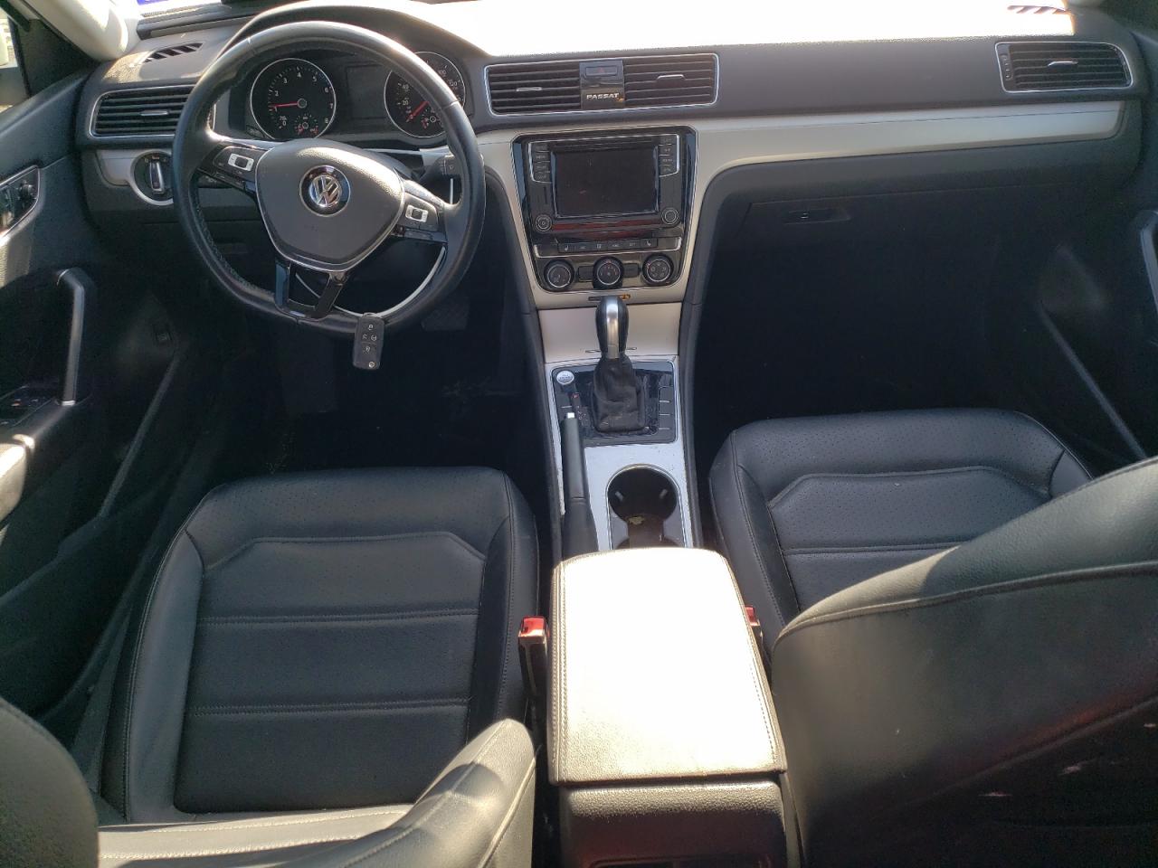2019 Volkswagen Passat - Image 8