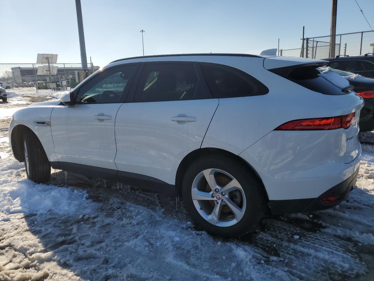 VIN SADCJ2BV1HA085231 2017 JAGUAR F-PACE no.2