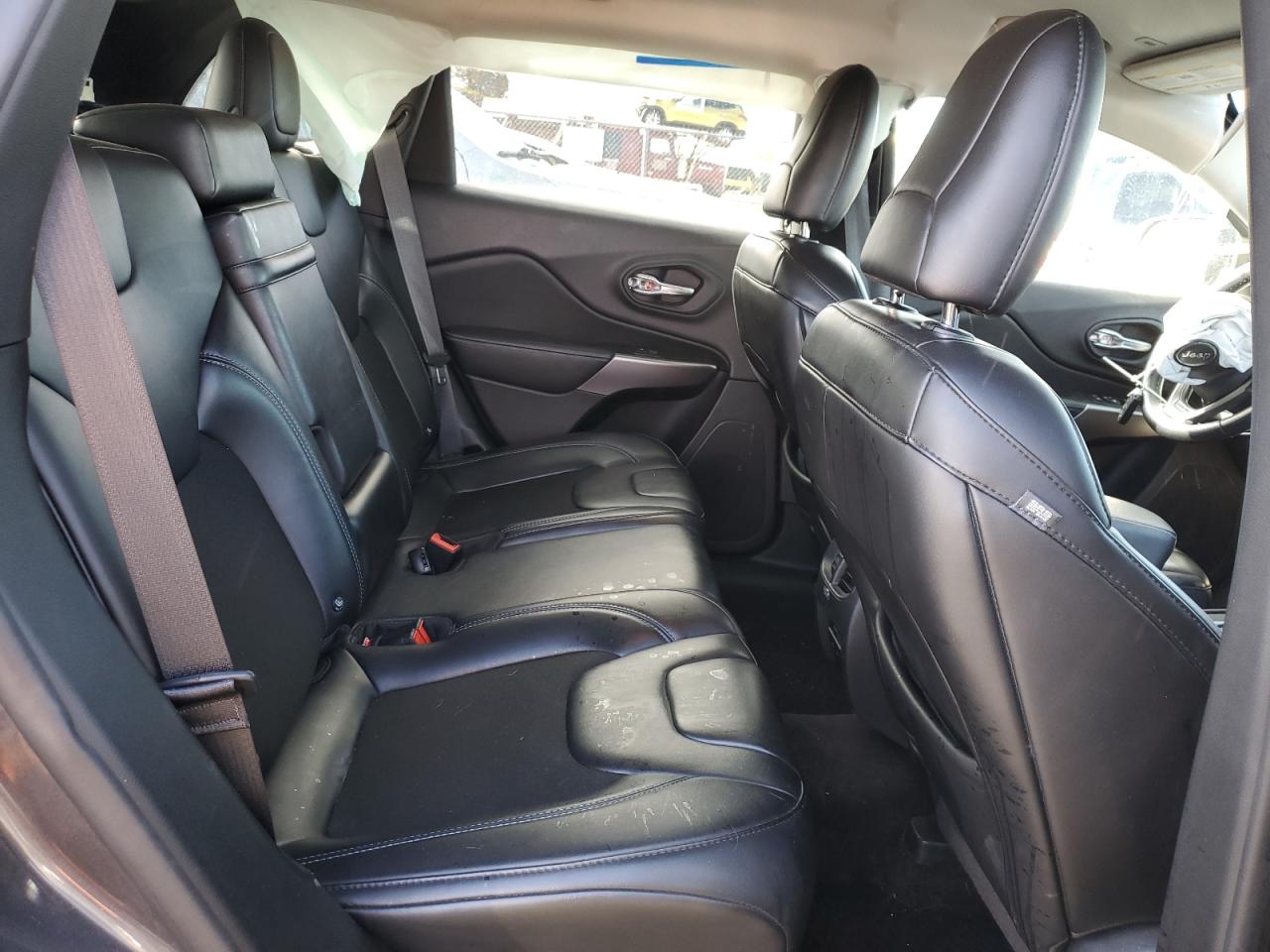 2019 Jeep Grand Cherokee - Image 12