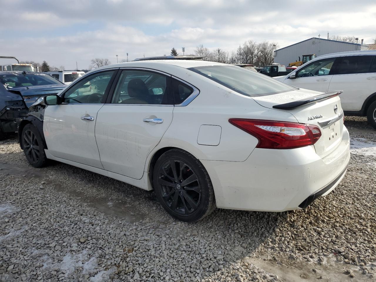 2017 Nissan Altima - Image 2