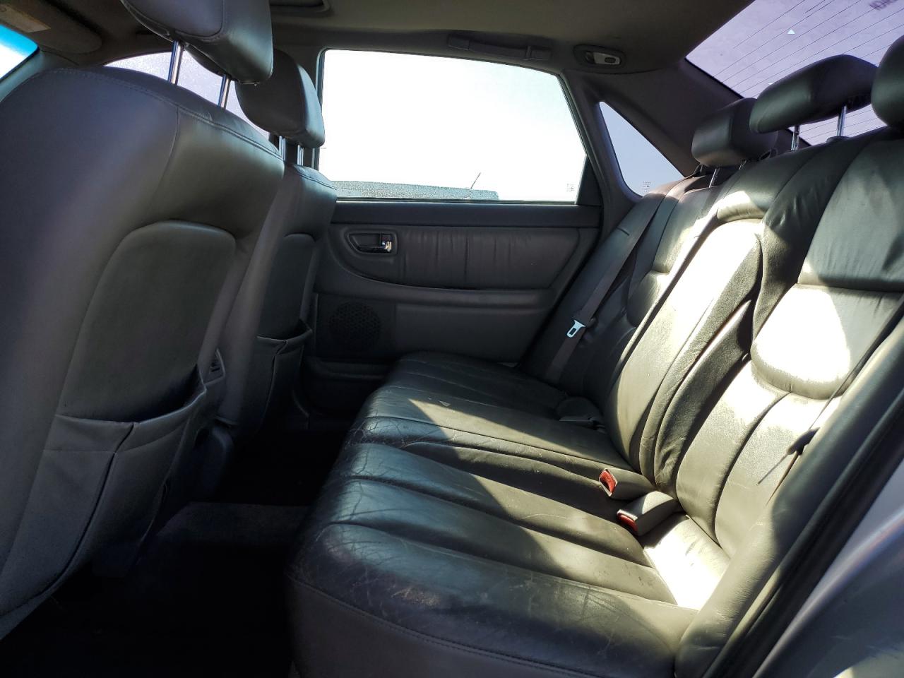 2000 Toyota Avalon - Image 10