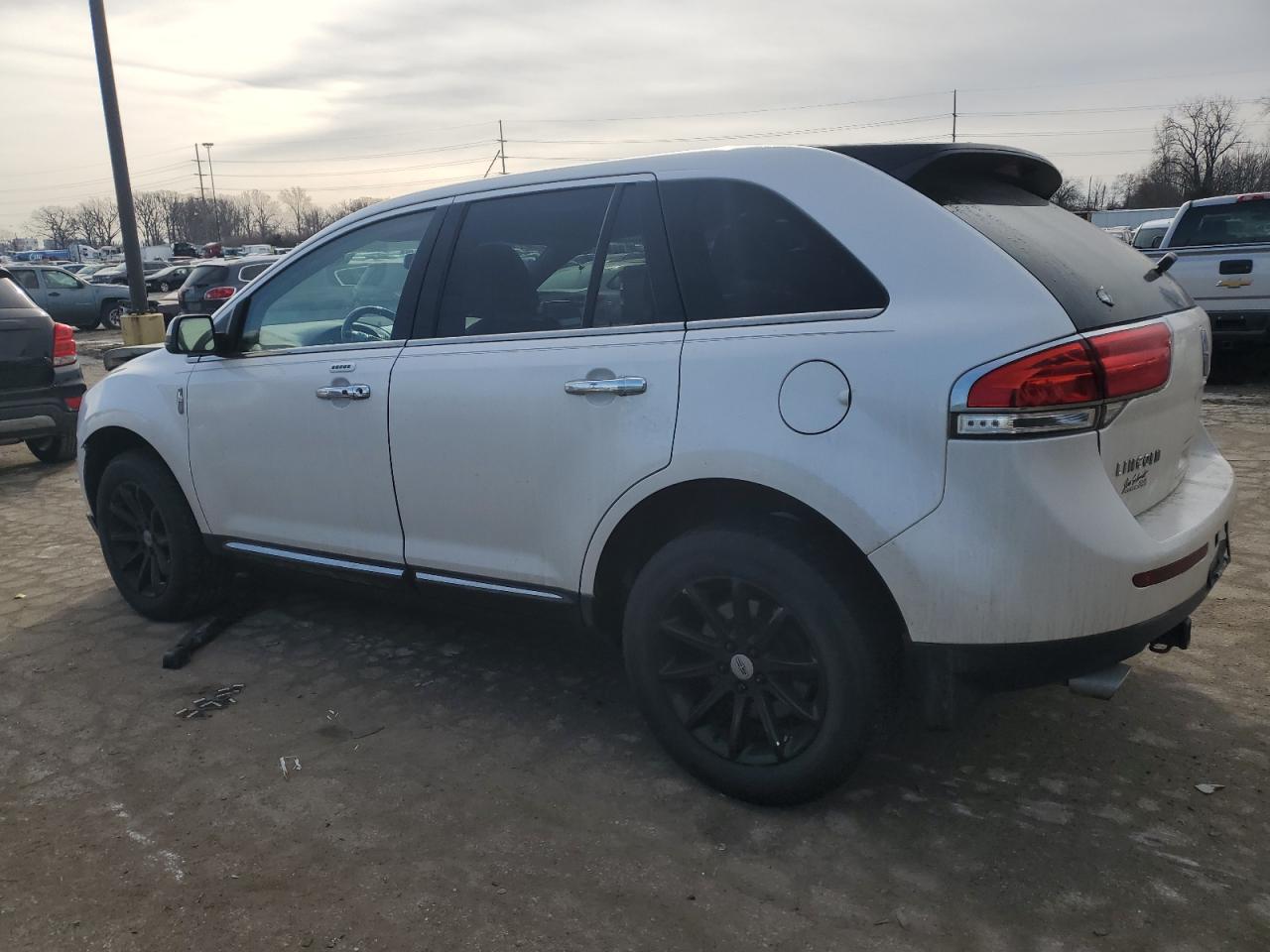 2013 Lincoln MKX - Image 2