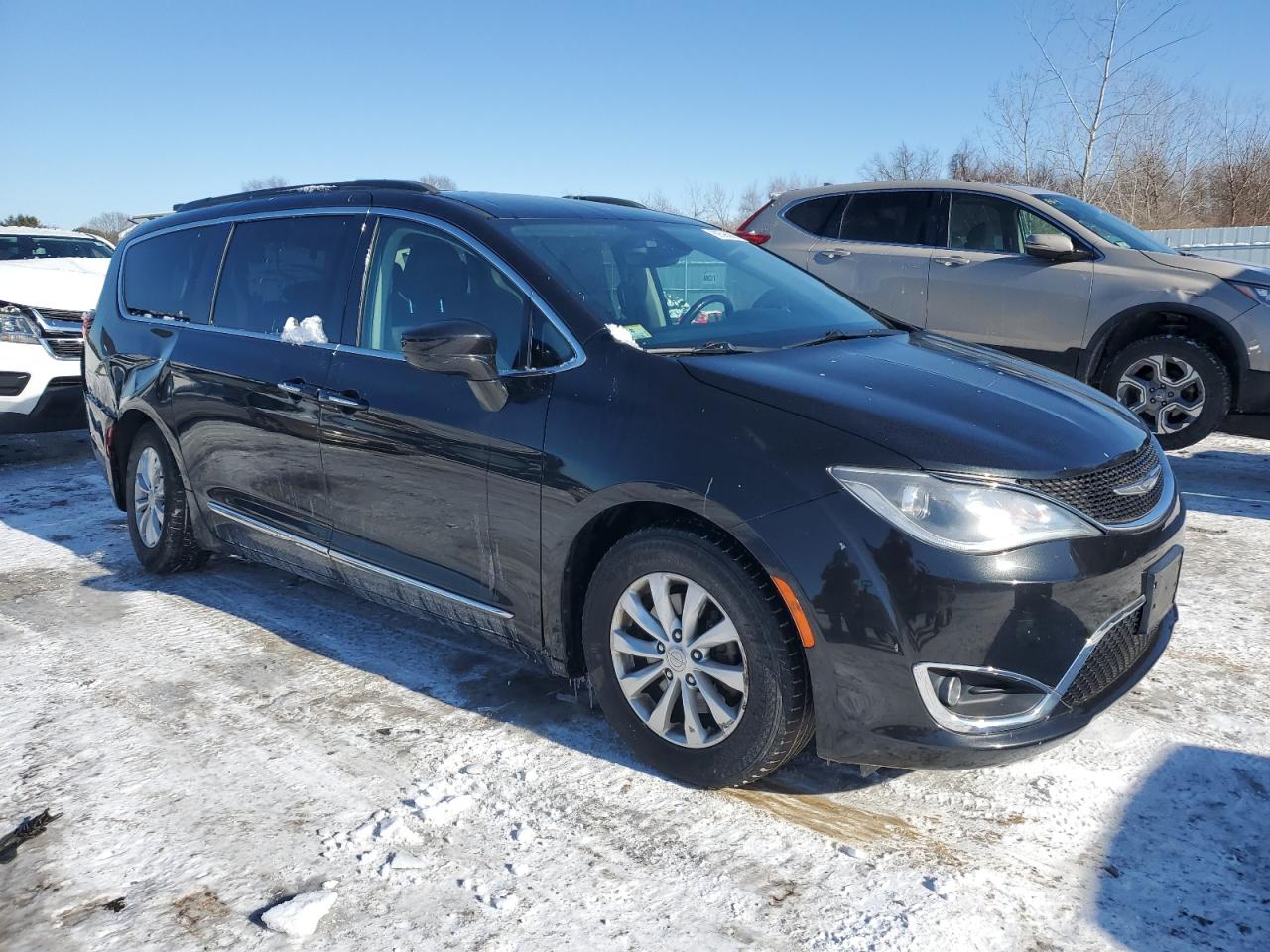 2017 Chrysler Pacifica - Image 4