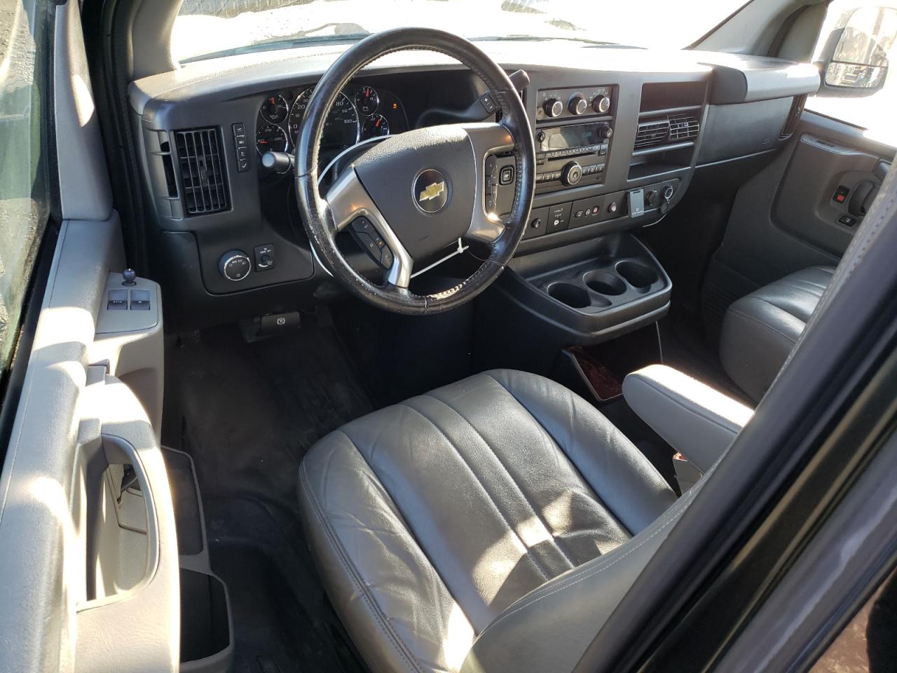 2015 Chevrolet Express - Image 8