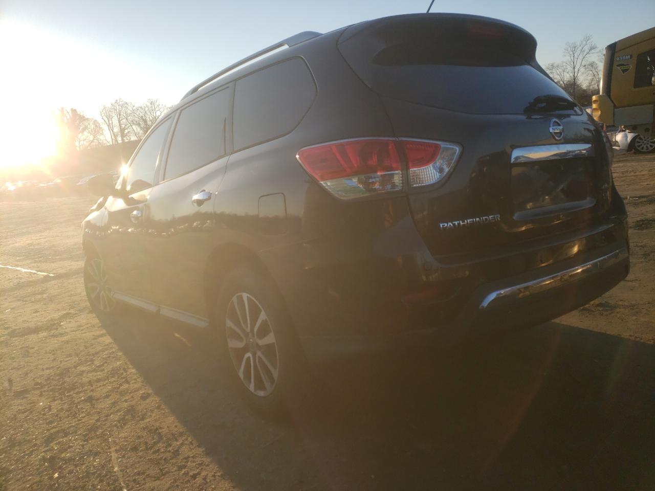 2015 Nissan Pathfinder - Image 2