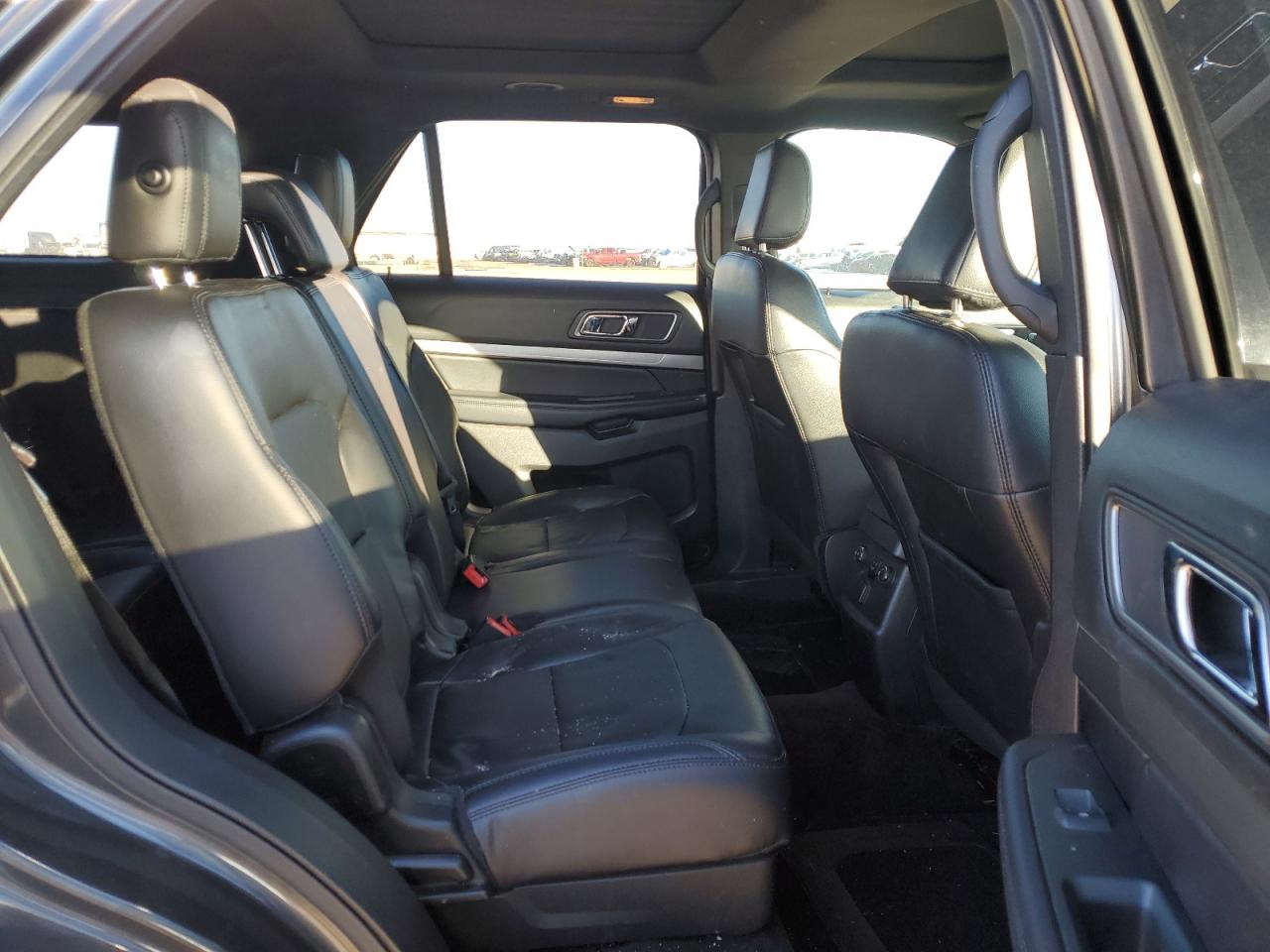 2018 Ford Explorer - Image 11