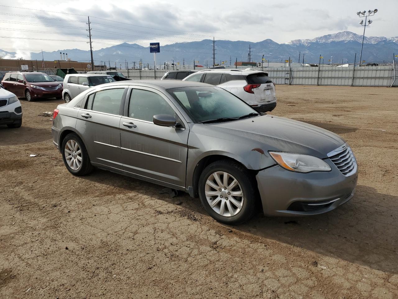 VIN 1C3CCBBB2DN635829 2013 CHRYSLER 200 no.4