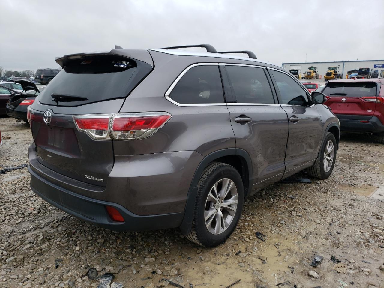 2015 Toyota Highlander - Image 3
