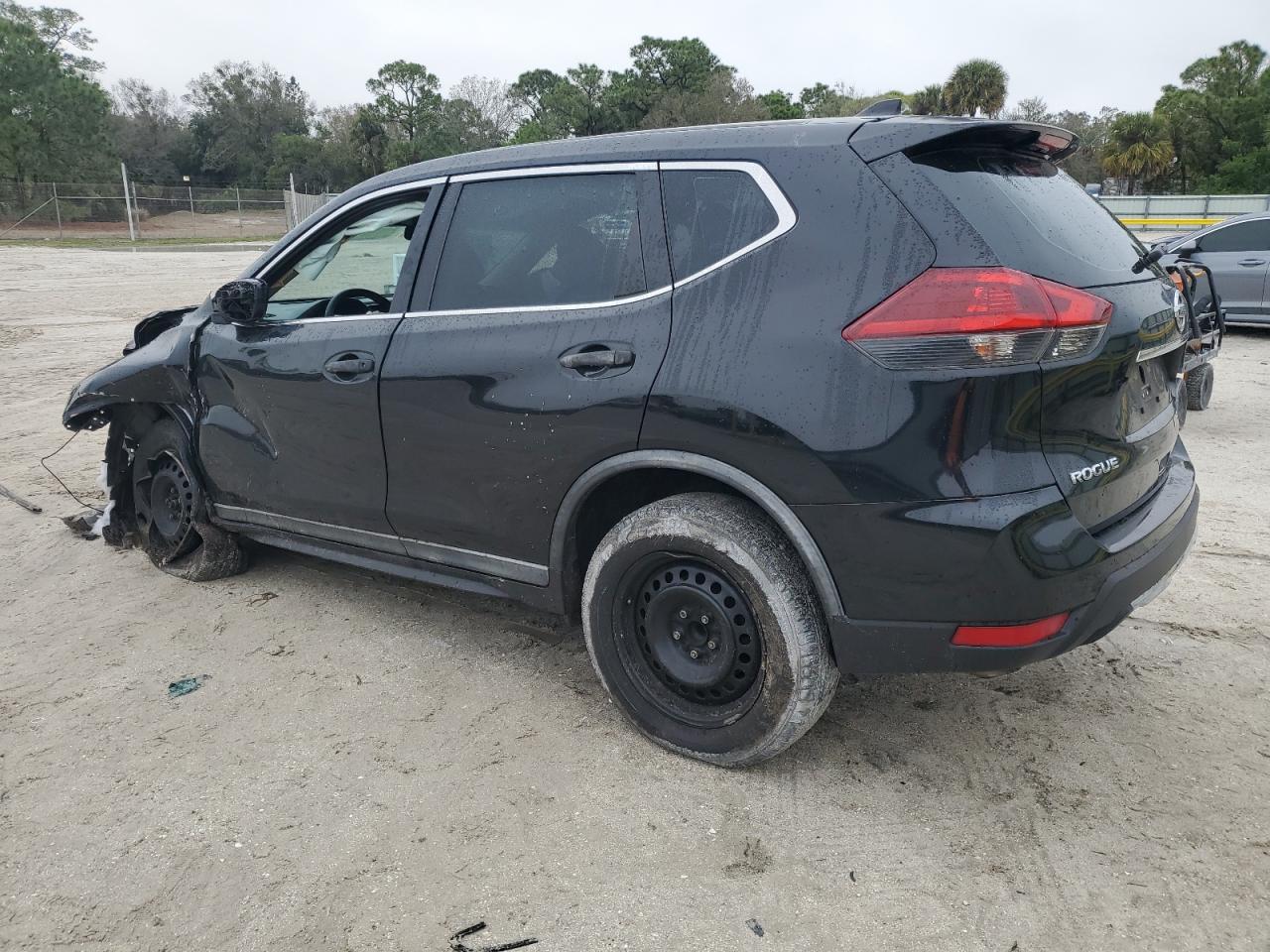 2018 Nissan Rogue - Image 2